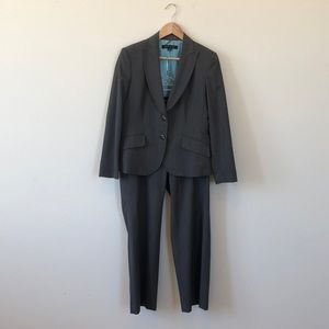 Anne Klein 2 piece Pant Suit.